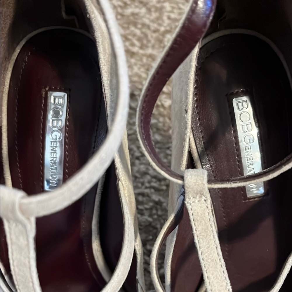 BCBGeneration Tan Heels - Picture 4 of 13